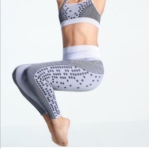 FABLETICS TIGHTS YOGA PANTS STARS & STRIPES BLACK & LIGHT GREY
